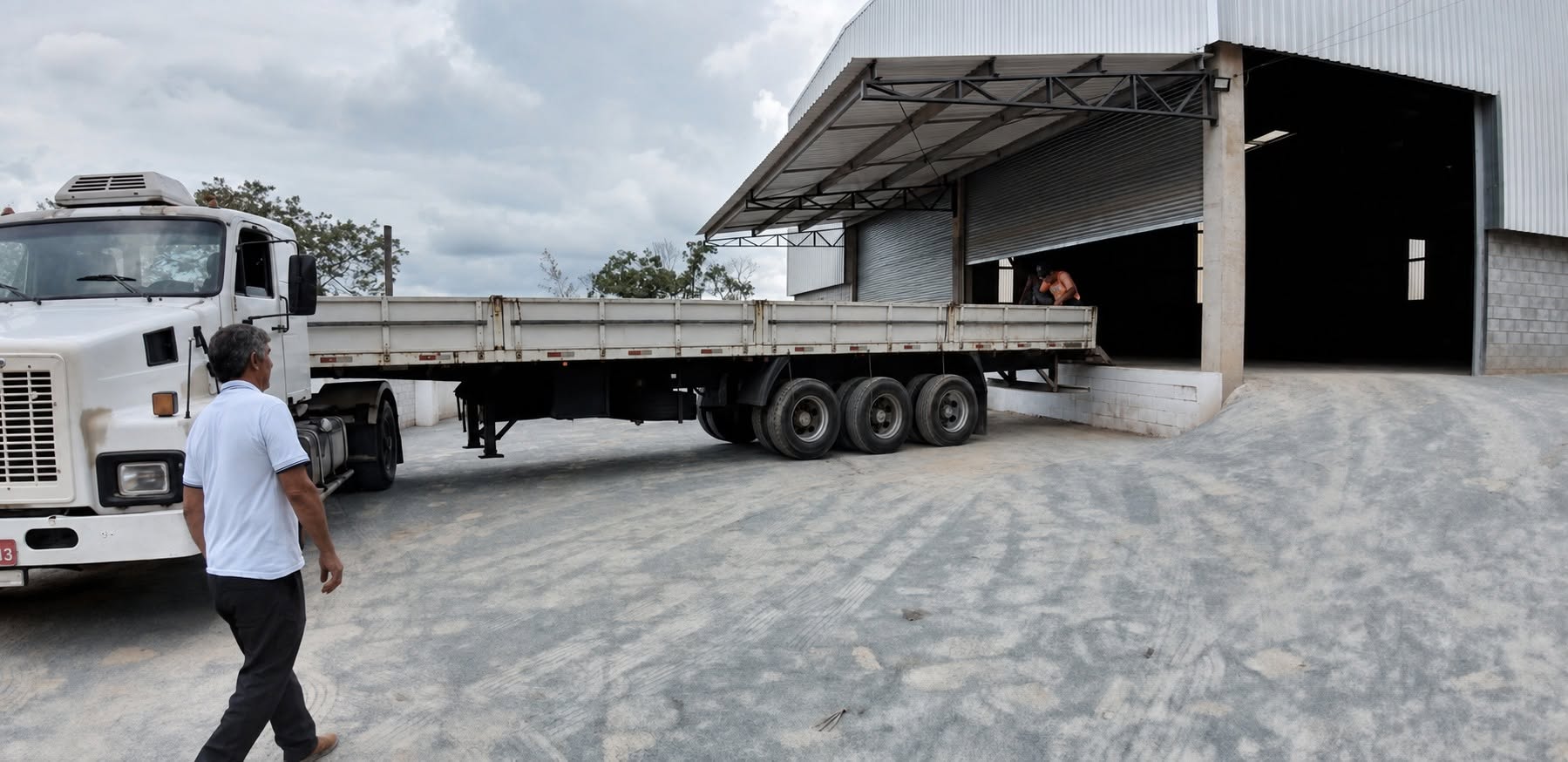 Galpão industrial à venda ou locação no Potuverá com 3.000 m² e acesso à Régis Bittencourt · Ref. 1885
