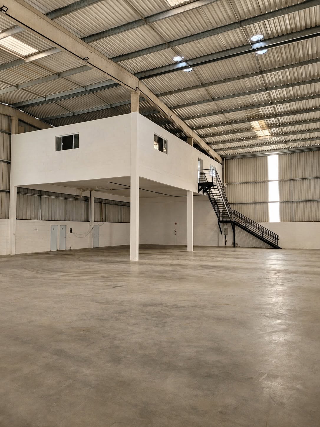 Foto 3 de Galpão industrial à venda ou locação no Potuverá com 3.000 m² e acesso à Régis Bittencourt · Ref. 1885