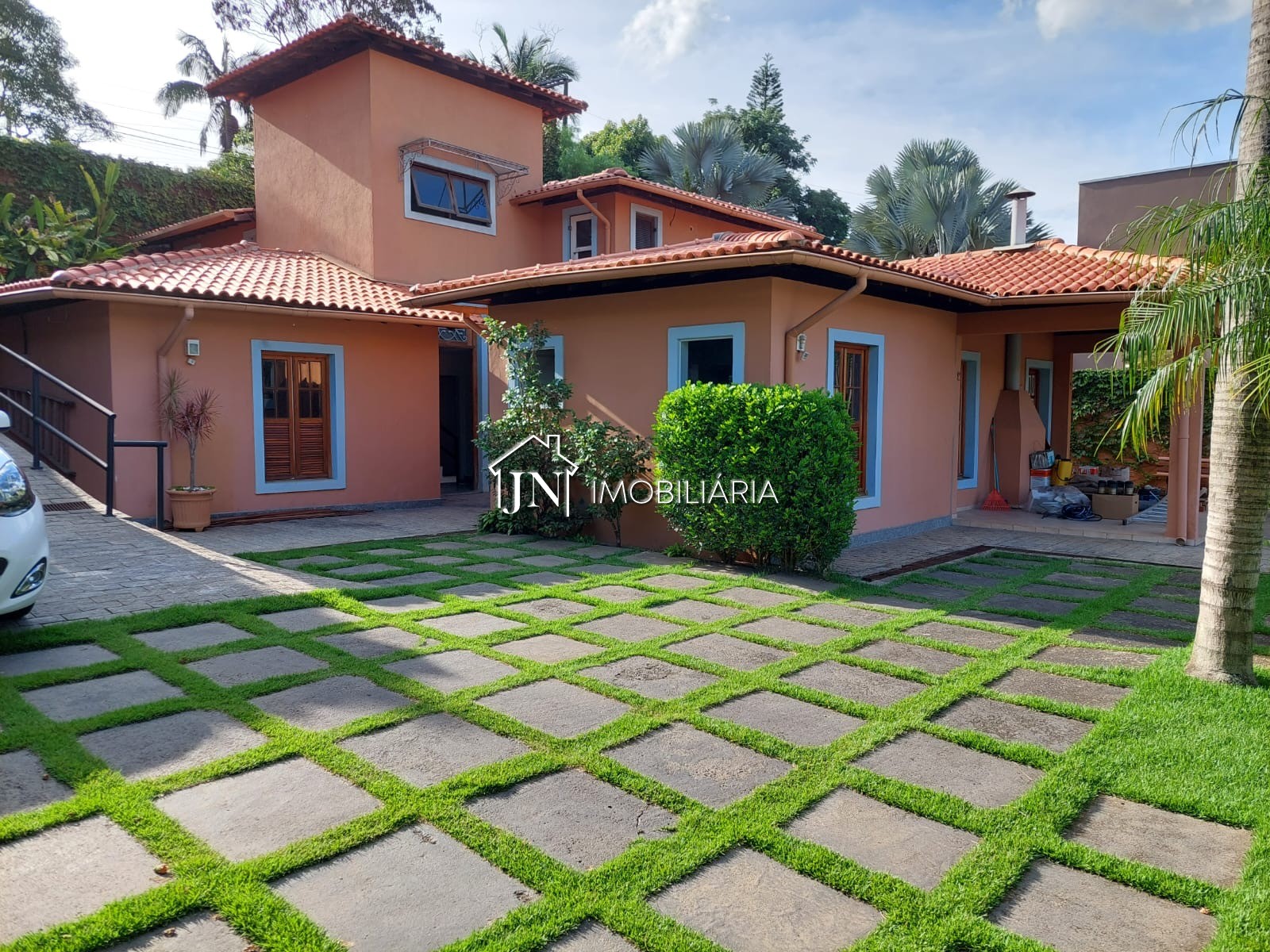 Foto 2 de Casa à venda na Granja Viana com 3 suítes, piscina, sauna e terreno de 1.300 m² · Ref. 1789