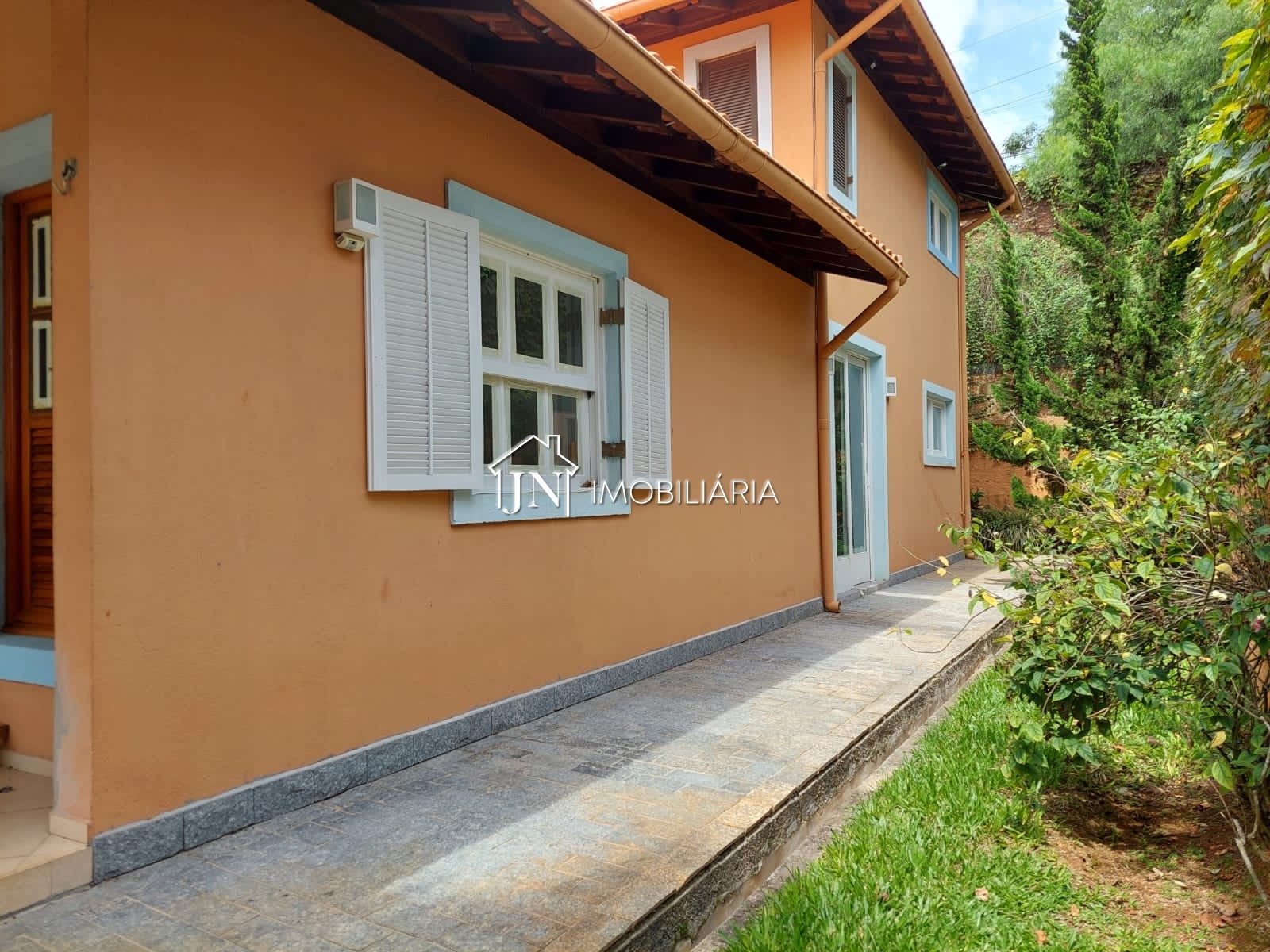 Foto 4 de Casa à venda na Granja Viana com 3 suítes, piscina, sauna e terreno de 1.300 m² · Ref. 1789