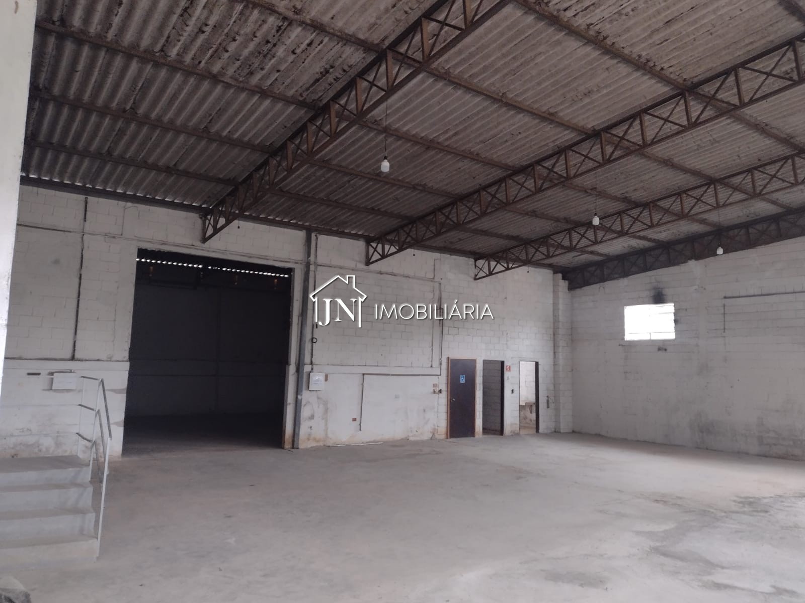 Galpão comercial no Centro de Itapecerica da Serra com 1.367,11 m² · Ref. 1832